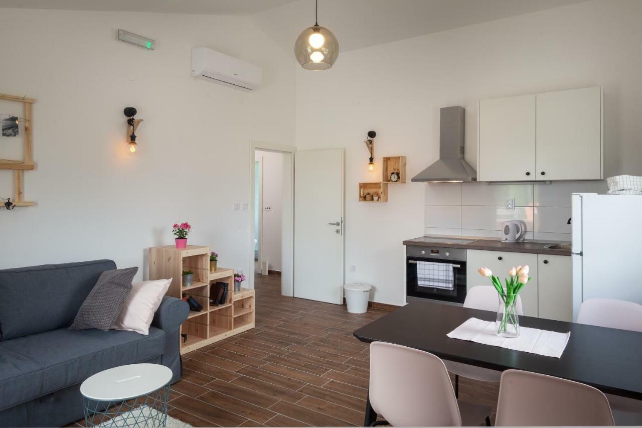 Kvasina Apartments Zadvarje Exteriér fotografie